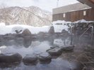 冬には雪見風呂が楽しめます♪