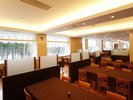 【レストラン モンターニュ】明るく開放的な窓からは四季折々の表情が望めます
