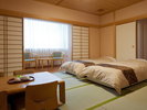 【別館和室10畳】広縁に廊下もありゆとりを感じるお部屋です。
