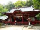 伊豆山神社は自然の中にあり、静かな佇まい。縁結びのパワースポットです。