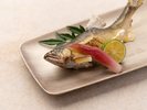 【夕食】旬の地元食材を使用した豪華和会席 鮎の塩焼き ※写真は一例です
