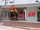 ■周辺■近郊のショップを御案内します。写真は「H&M」
