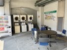 一階外のランドリーコーナー。喫煙はこちらでお願いします。