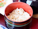 ・【夕食一例】ふっくら炊き上げたご飯でお腹いっぱい!旅先の食卓の美味しさで満たされます