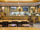 ・電子レンジと湯沸かしポットを設置しておりますのでご利用ください