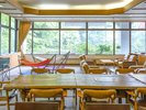 ・ゆったりと座れるソファやハンモックチェアもあり、お寛ぎいただけます