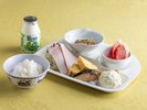 ・【朝食一例】お子さまでも食べやすいサイズに切り分けて盛り付けたキッズプレートです
