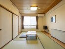 ・【和洋室一例】和室6畳は大きな窓付きで開放的な空間です