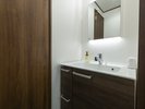 ・【客室一例:ペット可/わんちゃん部屋】清潔感のある洗面所で、気持ちよくお使いいただけます