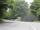 【アクセス】ホテルまでの道案内〜ホテル前の分岐点は左に行くとゴルフコース、右へ行くと当ホテル