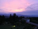 【外観】空一面が淡いピンク色に染まることがあります!とても幻想的で心癒される景色