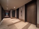 各階のエレベーター付近です
