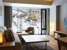 【2ベッドルームB リゾートビュー】冬はスキー場を一望。リゾート気分を盛り上げてくれるお部屋です。