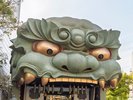 難波八阪神社へは電車で20分ほどで到着いたします。