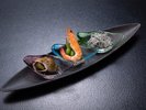 旬の海の幸を一品に凝縮。新鮮な海鮮を使った贅沢な先付