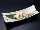 質な鱧の甘みと酢飯のほどよい酸味が絶妙に調和した、季節の特製寿司。