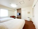 スタンダードツインベッド2台をくっつけることも可能です。小さなお子様がいても安心!