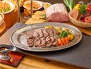 ・【夕食バイキング イメージ】夕食バイキングでも宮崎牛をご堪能いただけます