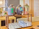・【夕食バイキング イメージ】霧島をはじめ宮崎名産の焼酎をお楽しみください