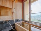 ・【和室10畳】檜風呂付きのお部屋です。眺望と湯あみをお楽しみください