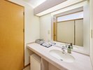 ・【和室6畳】トイレと洗面台付きで、快適にご利用いただけます