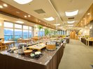 ・【お食事会場】お食事とともに大きな窓から眺望もゆったり楽しめます