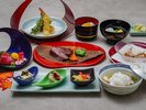 【万座会席】(9/11〜)豊かな実りを迎えた旬の食材を取り入れ、季節の恵みを感じられる献立。
