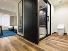 【アクセシブルツイン 洋室】バスルームとトイレは独立しております。