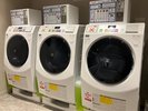 2階に有料ランドリーをご用意。長期滞在にも便利です。