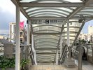 【路面電車の乗り方】C階段を降りてホームに向かいます。