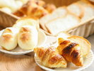 バルミューダのトースターで焼き立てのパンをお召し上がりいただけます。