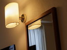 【禁煙】ツインルームA デスク側にも照明がございます