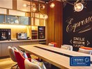 セルフーサービスのワインやコーヒー、サイダー、スナックが楽しめるパブリックスペース「グレートルーム」