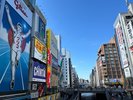 道頓堀まで徒歩15分、メトロに乗ってもいける距離です。