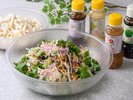 【朝食】フレッシュサラダお好みのドレッシングで味わう彩り豊かなサラダ