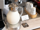 毎朝牛乳をご用意しております