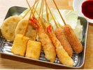 ホテル近くで串カツを堪能!※イメージ