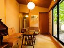 【館内施設】落ち着いた雰囲気の館内スペース