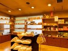 【館内施設】館内売店では、お土産や商品を取り揃えております。旅の思い出選びにもおすすめです。