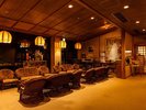 【館内施設】木の温もりを感じる館内。ゆっくりと流れる時間をお楽しみいただけます。