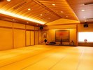 【食事処】畳の温もりを感じる和の空間で、ゆっくりとお食事をお楽しみいただけます。