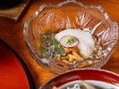【夕食】彩り豊かな器で楽しむ、季節の味覚
