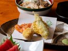【夕食】彩り豊かな器で楽しむ、季節の味覚