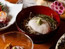 【夕食】器にも季節を感じる、こだわりの料理