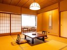 【和室】落ち着いた趣の中で寛ぐ、ゆったりとした客室