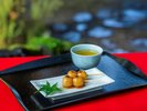 �y���풃���z�X�^�b�t�������̎�l�Ƃ��āA�����Ƙa�َq���ӂ�܂�