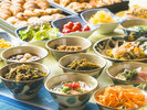 【朝食ビュッフェ】沖縄料理や和食・洋食など国際色豊かな料理をお楽しみいただけます。※イメージ