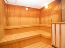 【ドライサウナ室】男性約100℃・女性約85℃で設定しております。
