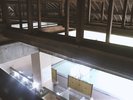 天井が高く、広々とした浴室。風情のある落ち着いた雰囲気