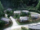 山間に位置するコテージ